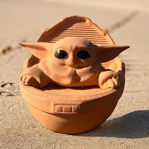 STAR WARS TERRACOTTA GROGU “THE CHILD” FIGURINE / PLANTER